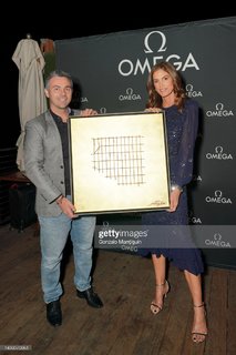 Cindy Crawford feet photo thumbnail