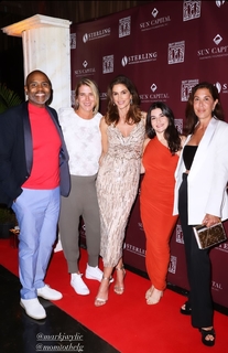 Cindy Crawford feet photo thumbnail
