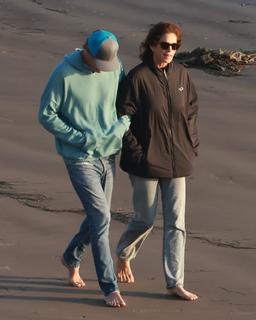 Cindy Crawford feet photo thumbnail