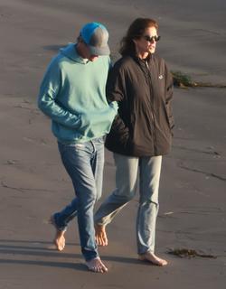 Cindy Crawford feet photo thumbnail