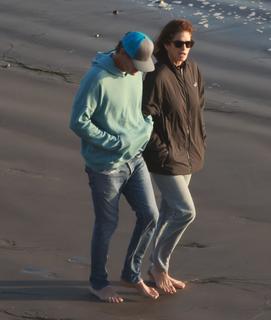 Cindy Crawford feet photo thumbnail