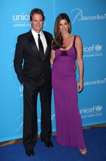 Cindy Crawford feet photo thumbnail