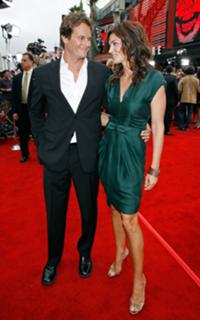 Cindy Crawford feet photo thumbnail