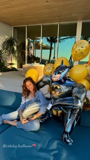 Cindy Crawford feet photo thumbnail