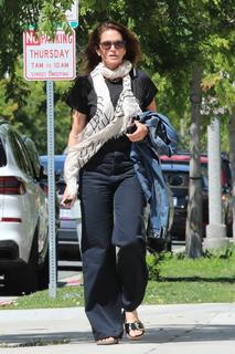 Cindy Crawford feet photo thumbnail