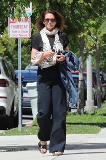Cindy Crawford feet photo thumbnail