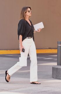 Cindy Crawford feet photo thumbnail
