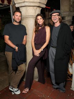 Cindy Crawford feet photo thumbnail