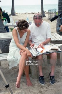 Cindy Crawford feet photo thumbnail