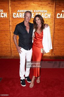 Cindy Crawford feet photo 3