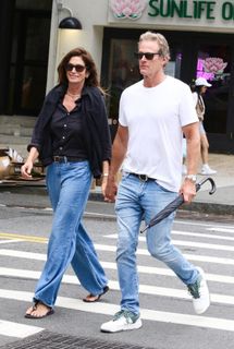 Cindy Crawford feet photo 5