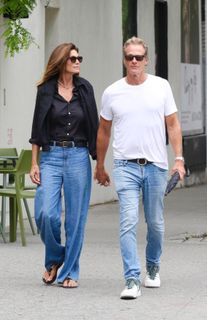 Cindy Crawford feet photo 3