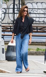Cindy Crawford feet photo 2