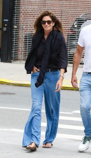 Cindy Crawford feet photo 1