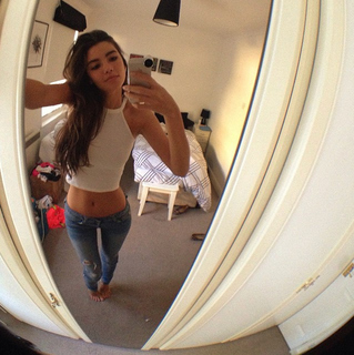 Cindy Mello feet photo thumbnail