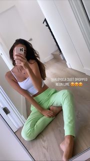 Cindy Mello feet photo thumbnail