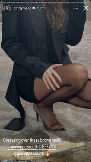 Cindy Mello feet photo thumbnail