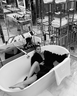 Cindy Mello feet photo thumbnail