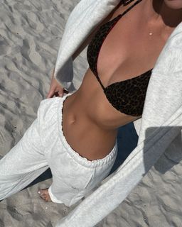 Cindy Mello feet photo thumbnail