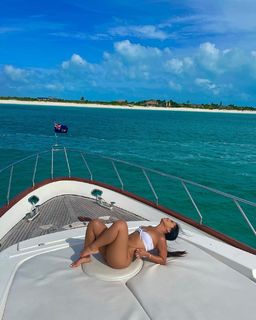 Cindy Tran feet photo thumbnail