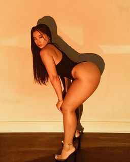 Cindy Tran feet photo thumbnail