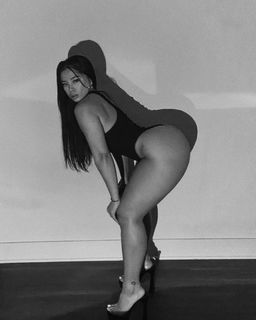 Cindy Tran feet photo thumbnail