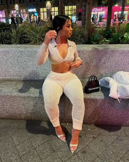 Cindy Tran feet photo thumbnail