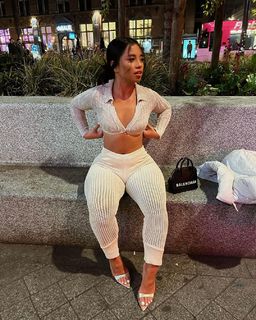 Cindy Tran feet photo thumbnail