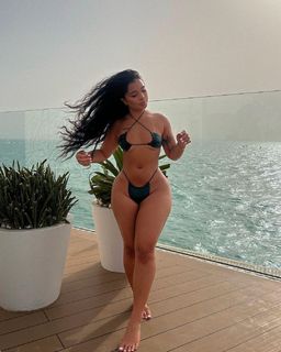 Cindy Tran feet photo thumbnail