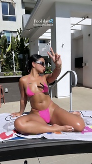 Cindy Tran feet photo thumbnail