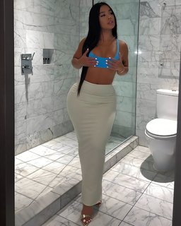 Cindy Tran feet photo thumbnail