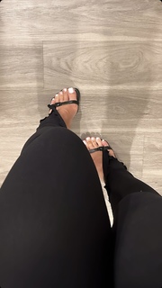 Cindy Tran feet photo thumbnail