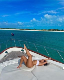 Cindy Tran feet photo thumbnail