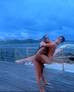 Cindy Tran feet photo thumbnail