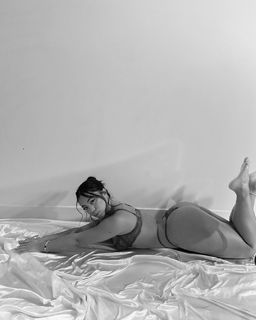 Cindy Tran feet photo thumbnail