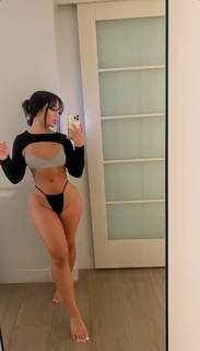 Cindy Tran feet photo thumbnail