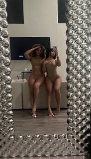 Cindy Tran feet photo thumbnail