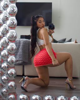 Cindy Tran feet photo thumbnail