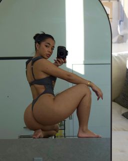 Cindy Tran feet photo thumbnail