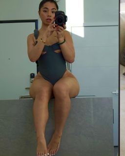 Cindy Tran feet photo thumbnail