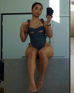 Cindy Tran feet photo thumbnail