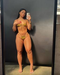 Cindy Tran feet photo thumbnail