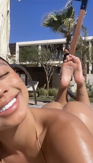 Cindy Tran feet photo thumbnail