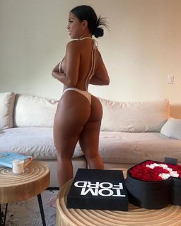 Cindy Tran feet photo thumbnail