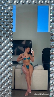 Cindy Tran feet photo thumbnail