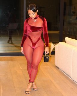 Cindy Tran feet photo thumbnail