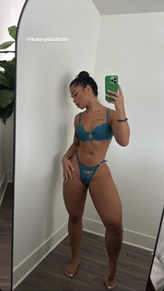 Cindy Tran feet photo thumbnail