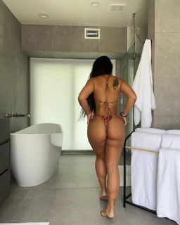 Cindy Tran feet photo thumbnail