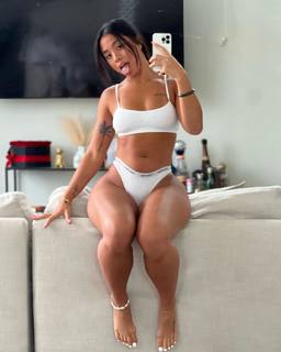 Cindy Tran feet photo thumbnail