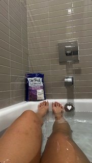 Cindy Tran feet photo thumbnail